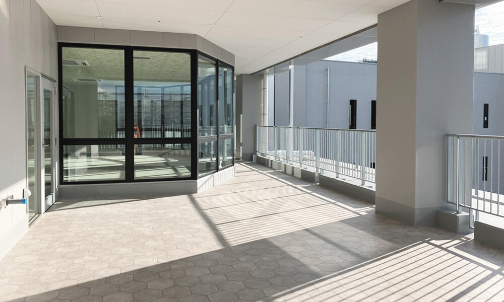 2025年1月2号館（診療棟 6F 小児専用庭園）
